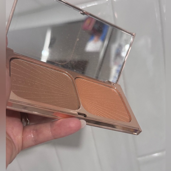 Charlotte Tilbury Filmstar Bronze & Glow Face Sculpt and Highlight - Medium Deep - Picture 2 of 5